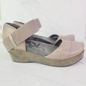 OTBT off the beaten trail Slip On clog platform round toe  Size 7